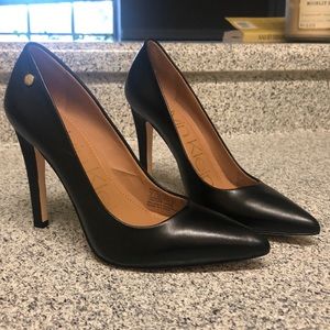Calvin Klein Brady Size 5 pumps